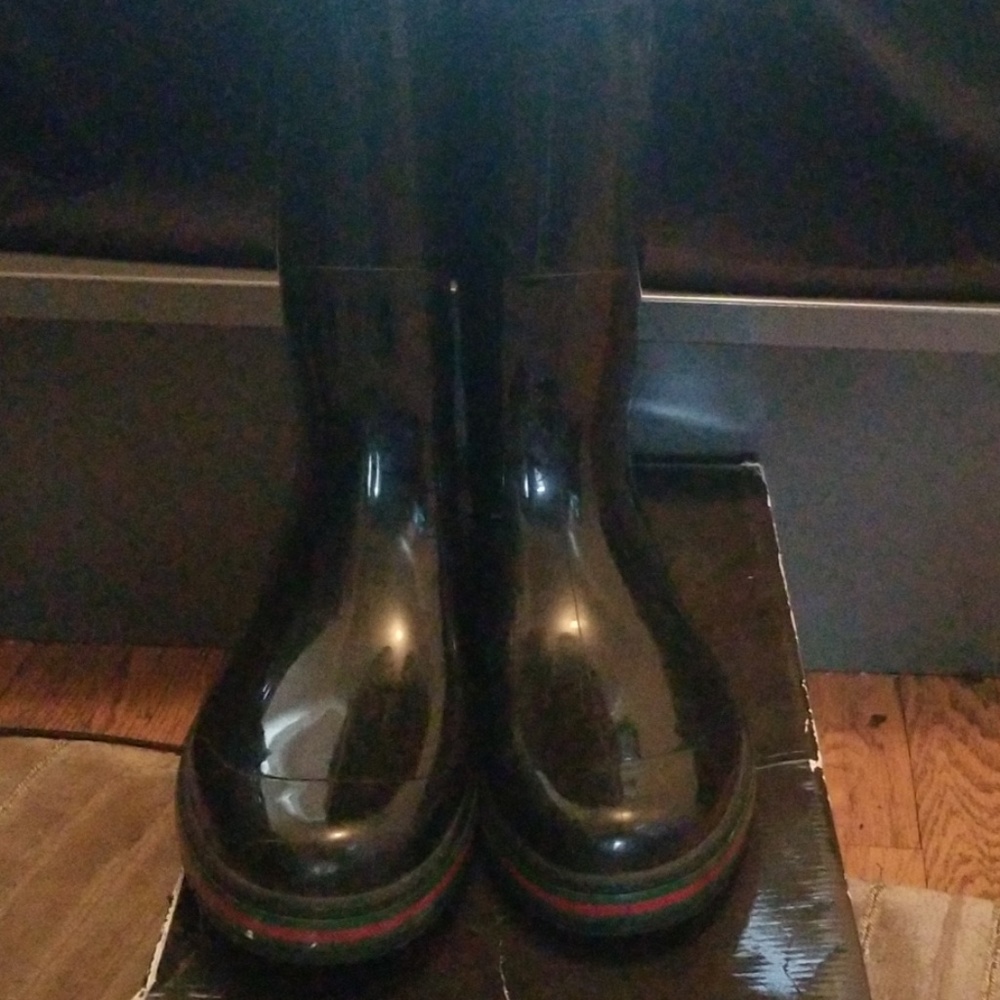Gucci men rain boats